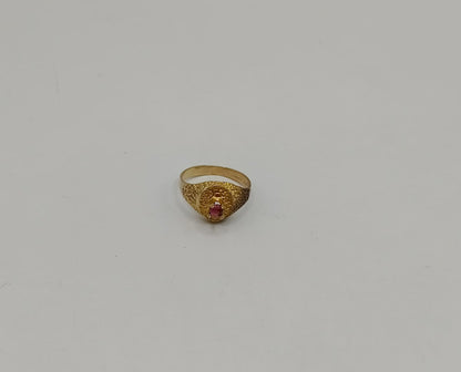 Anillo sintetico rojo ORO 10k peso 1.3gr, usado