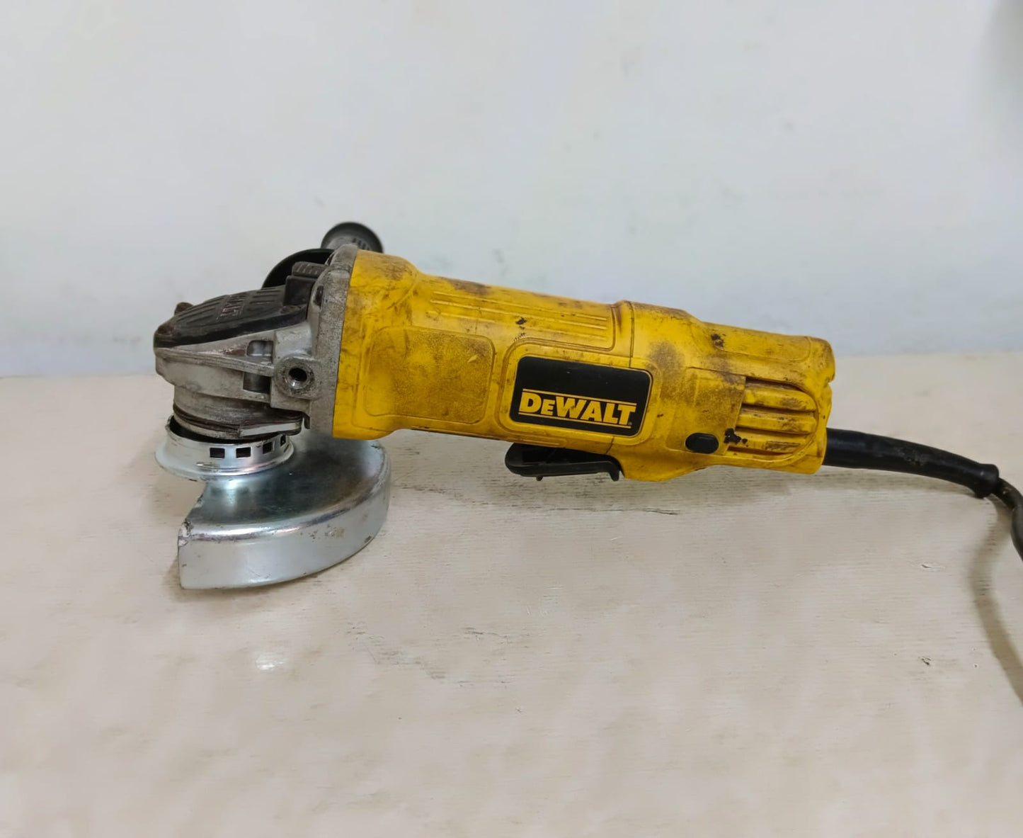 Mini esmeril DEWALT dwe4120, usado