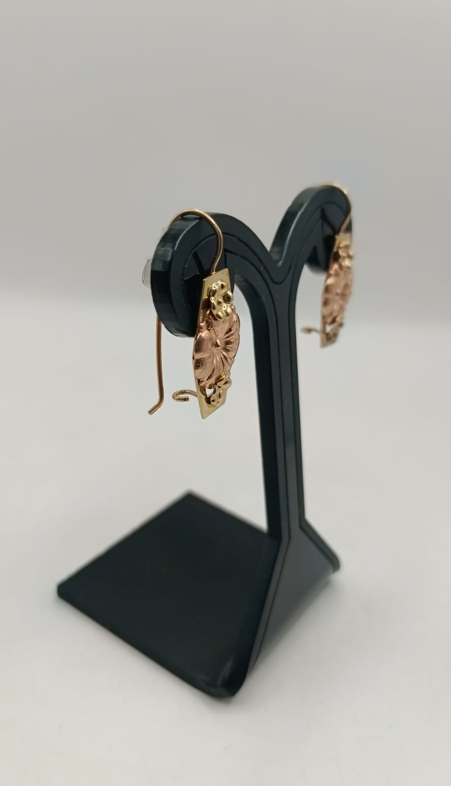 ARETE flor ORO 10K peso 2.7gr, usado