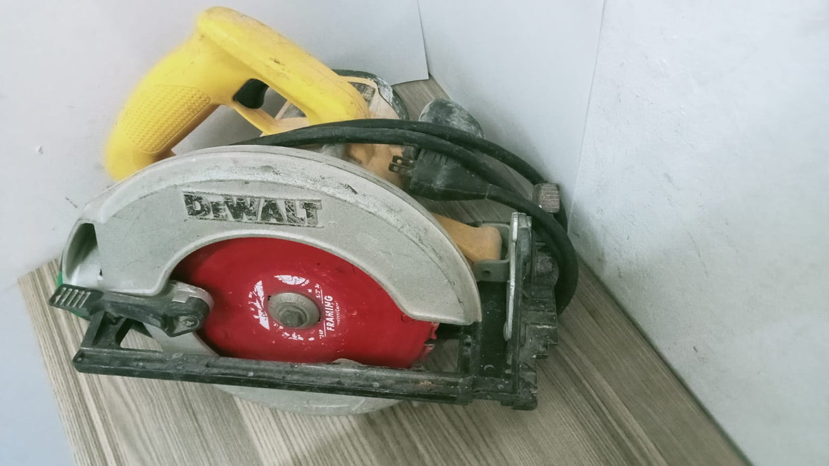 Sierra Circular Dewalt (usada)