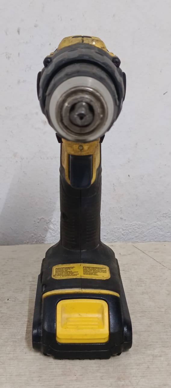 Taladro inalambrico DEWALT, usado