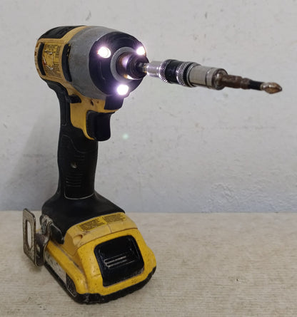Atornillador Dewalt DCF885 - Usado