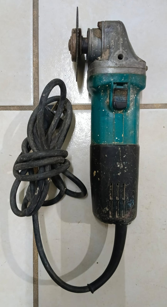 Esmeril Angular Makita 9545NB usado