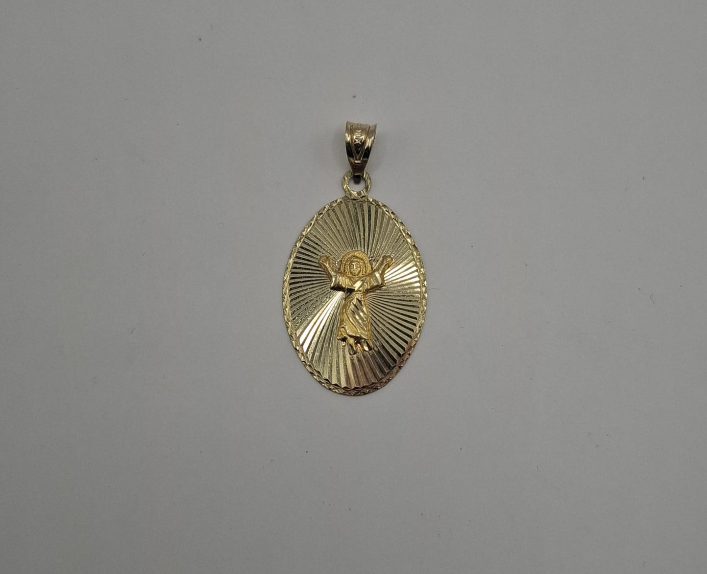 Dije del Divino niño ORO 10k peso 1.7gr, usado