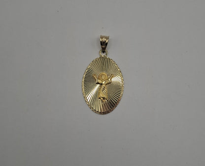Dije del Divino niño ORO 10k peso 1.7gr, usado
