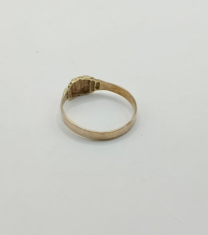 Anillo con letra G ORO 10K peso 1.6gr, usado