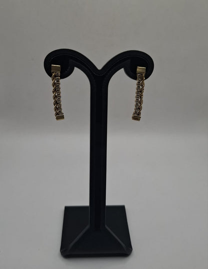 Aretes con sinteticos ORO 14k peso 1.8gr, usado