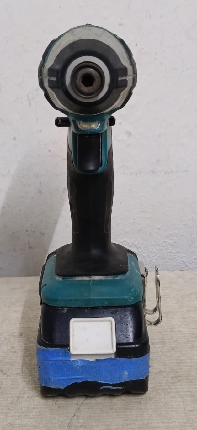Atornillador Inalambrico MAKITA con cargador, usado