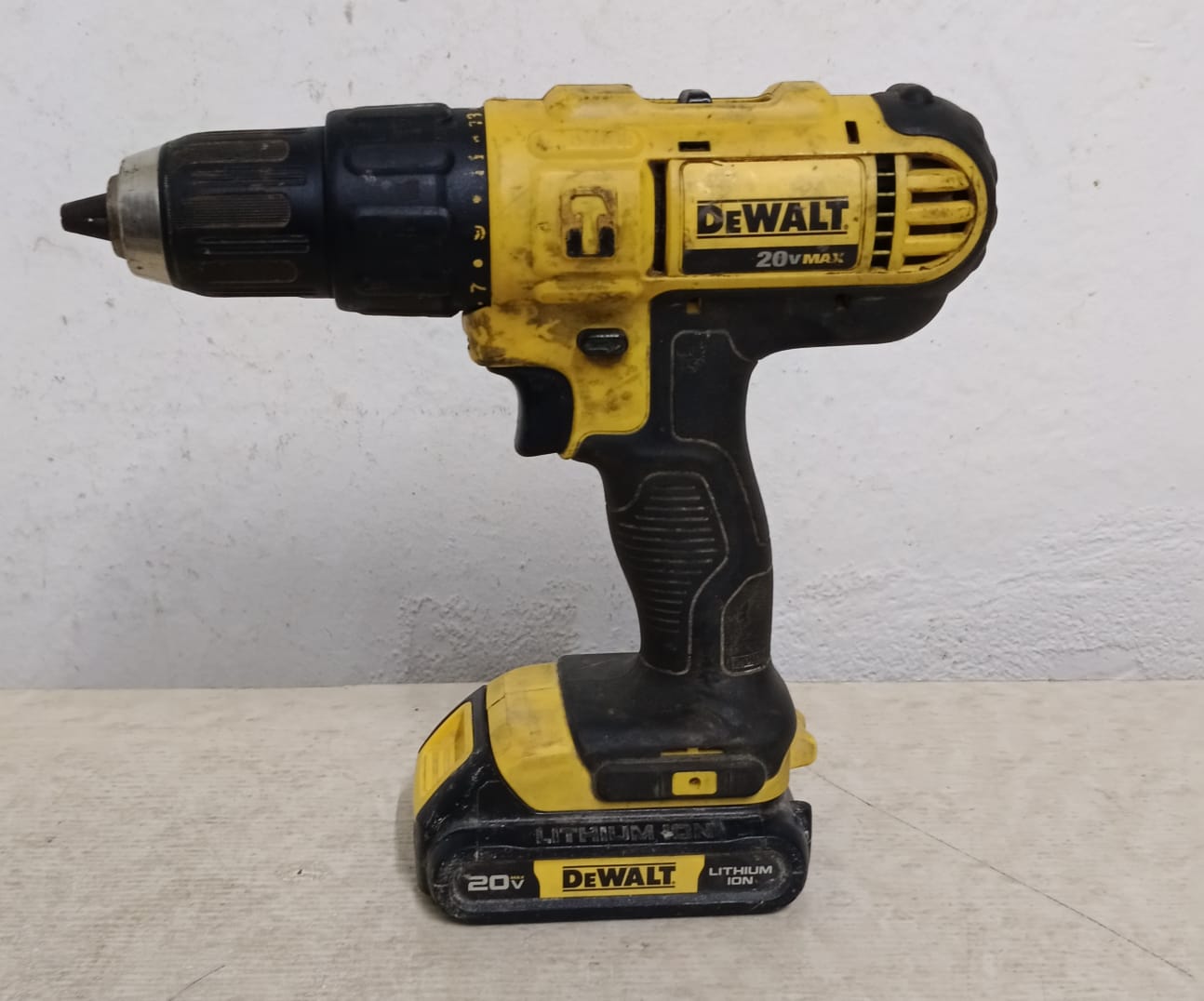 Taladro Inalambrico DEWALT dcd776, usado