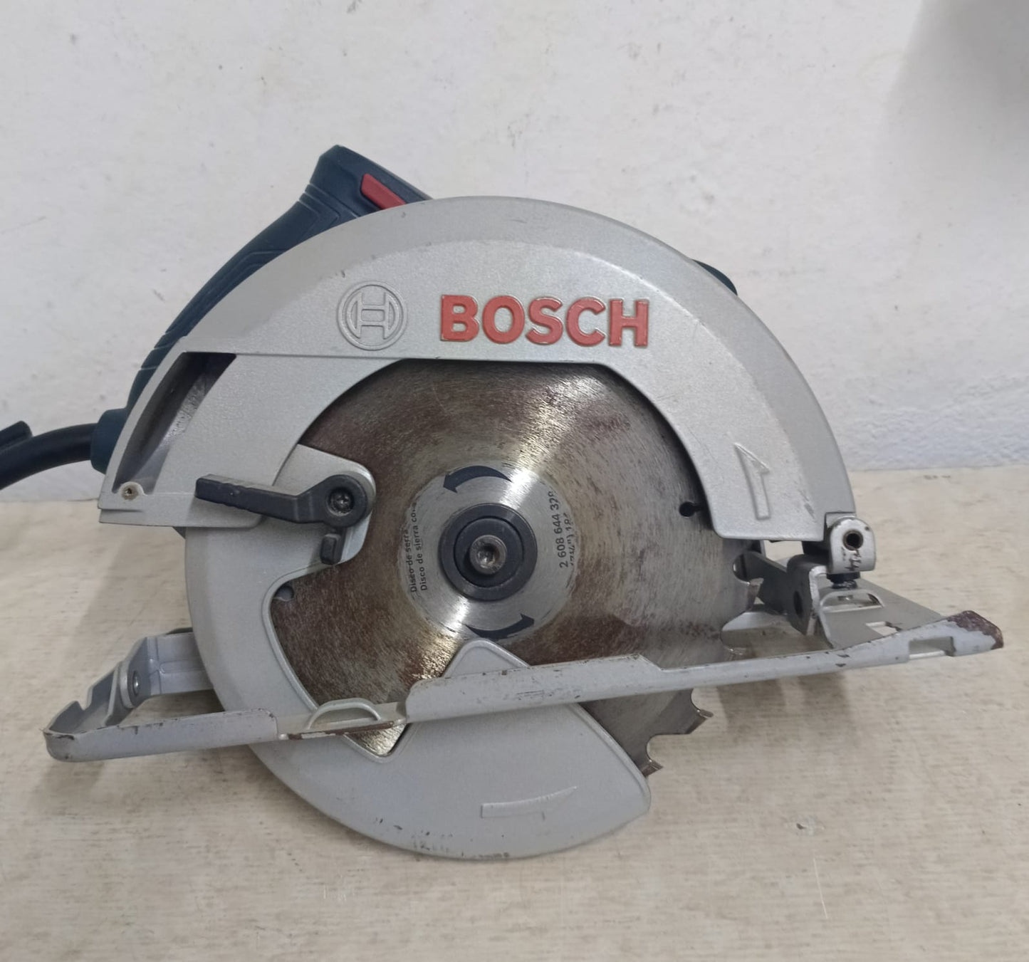 Sierra circular BOSCH gk-150w, usado