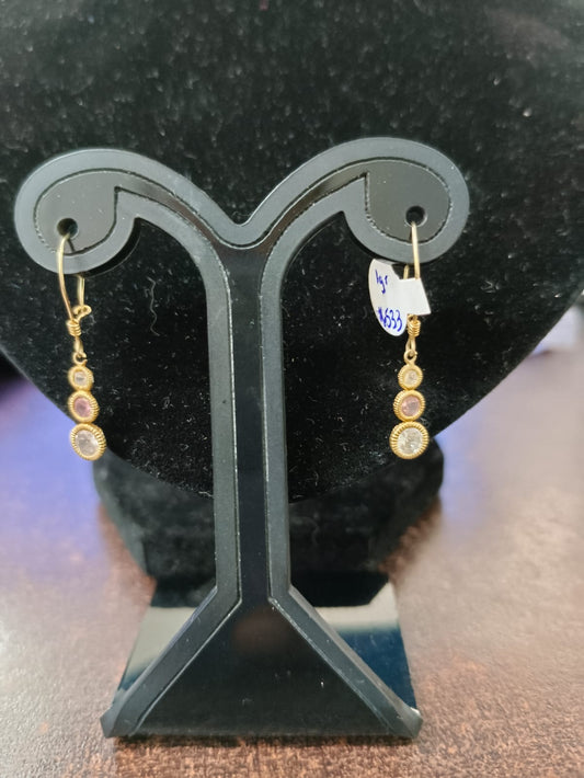 Aretes de gancho ORO 10k peso .5gr con sinteticos, usado