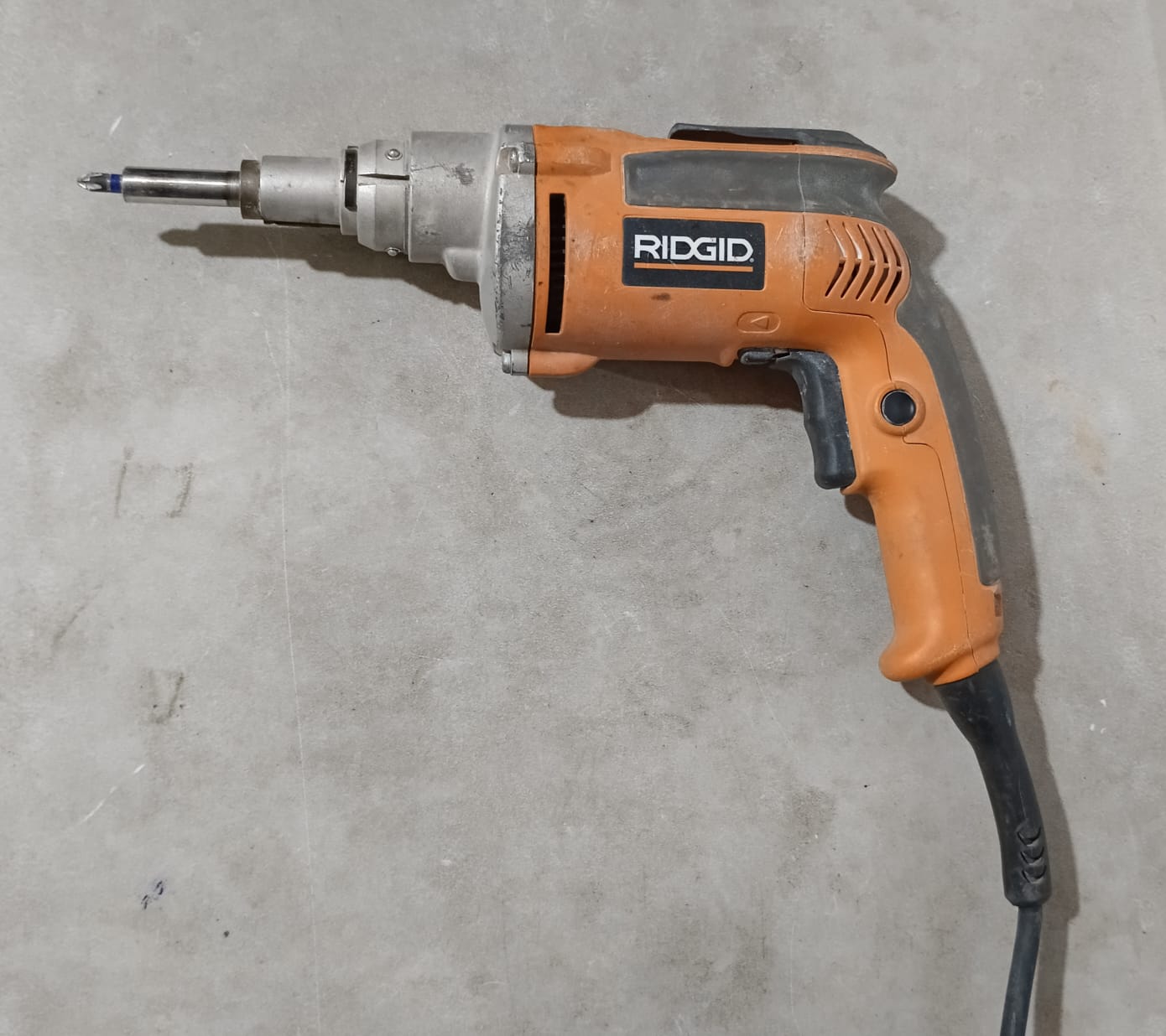 Taladro Ridgid r6000 con punta, usado