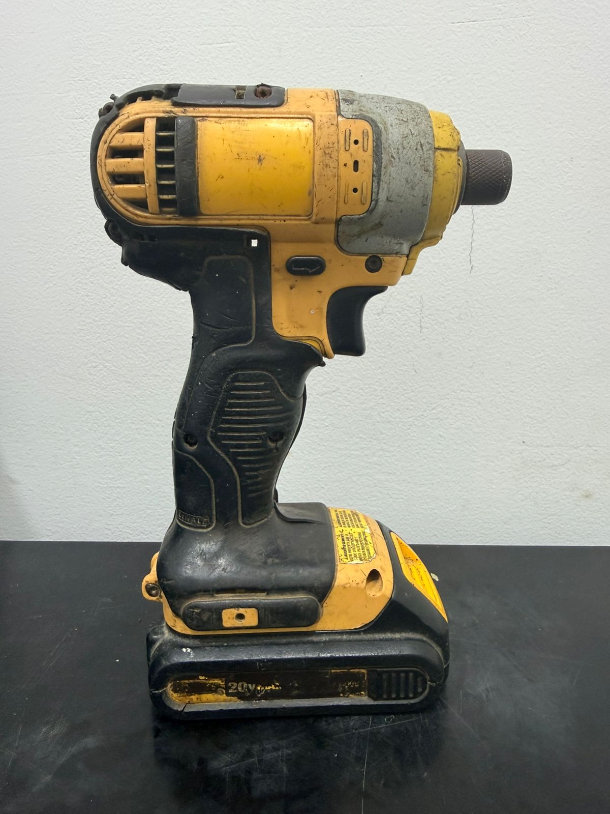 TALADRO DE IMPACTO DEWALT-USADO