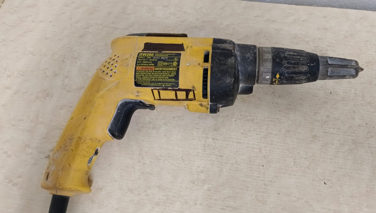 Atornillador Dewalt DW260, usado