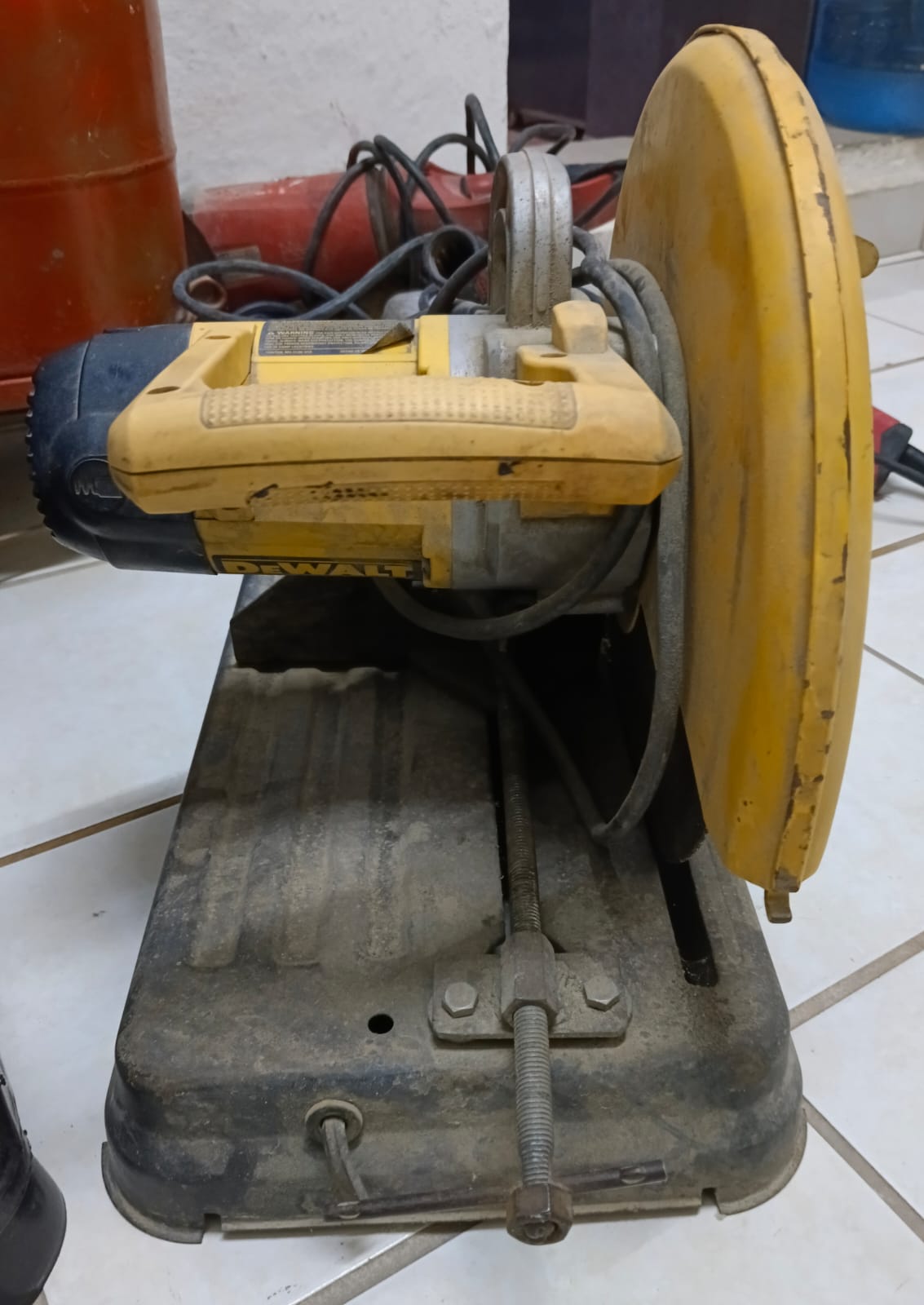 Cortadora de metal Dewalt d28730, usada
