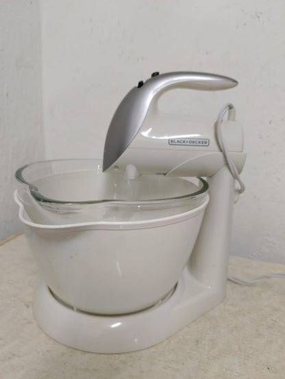 Batidor de Cocina Black & decker con accesorios, usado