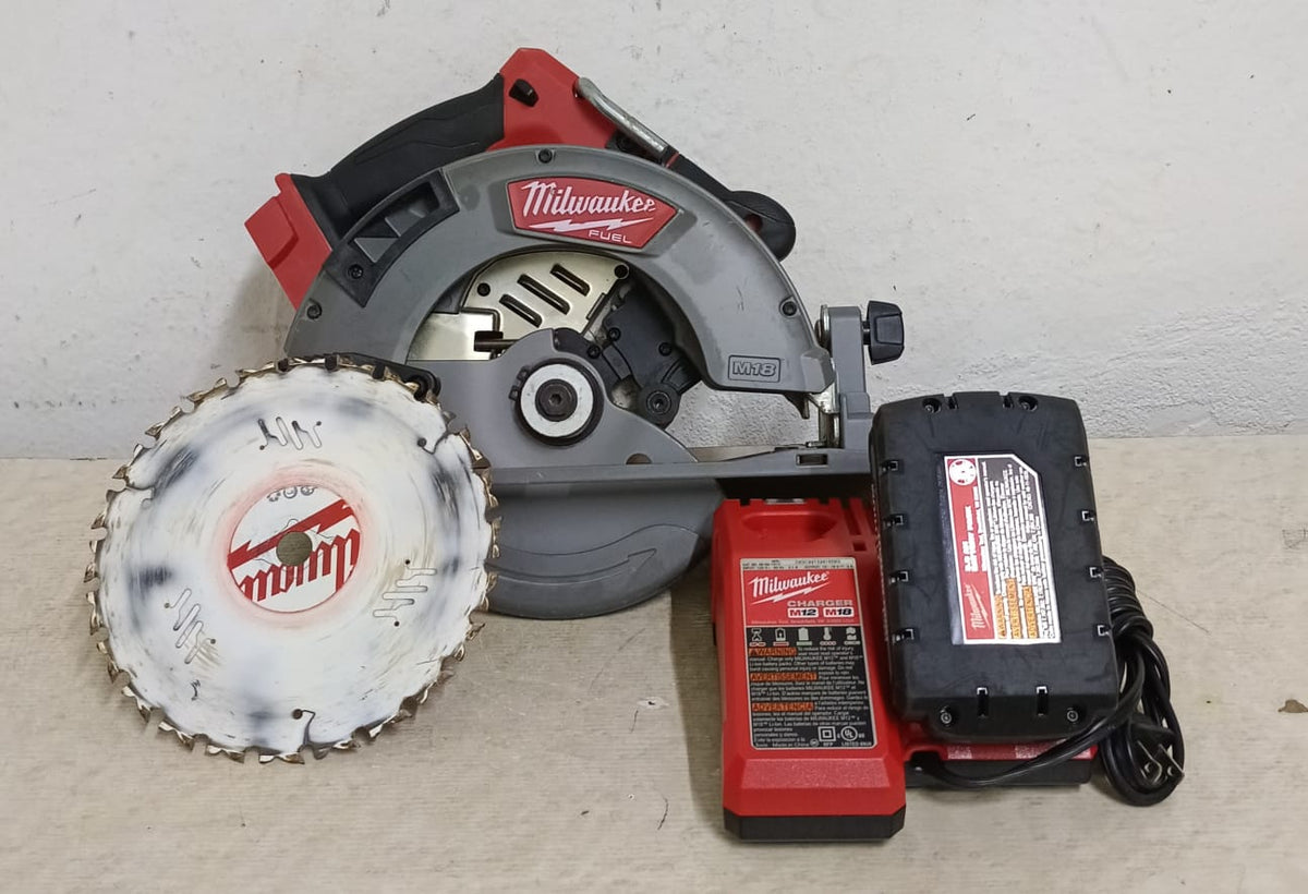 Sierra Circular MILWAUKEE 2732-20, usado