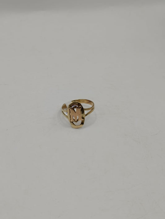 Anillo con inicial M, ORO 10k peso 1.3gr #6, usado