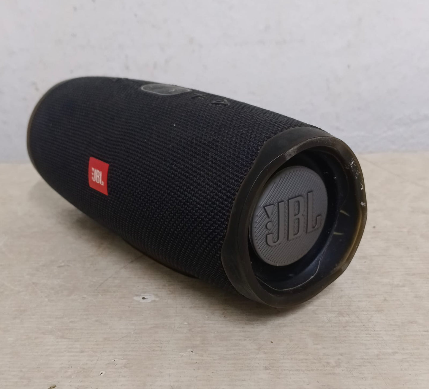 Bocina recargable JBL charge 4, usado
