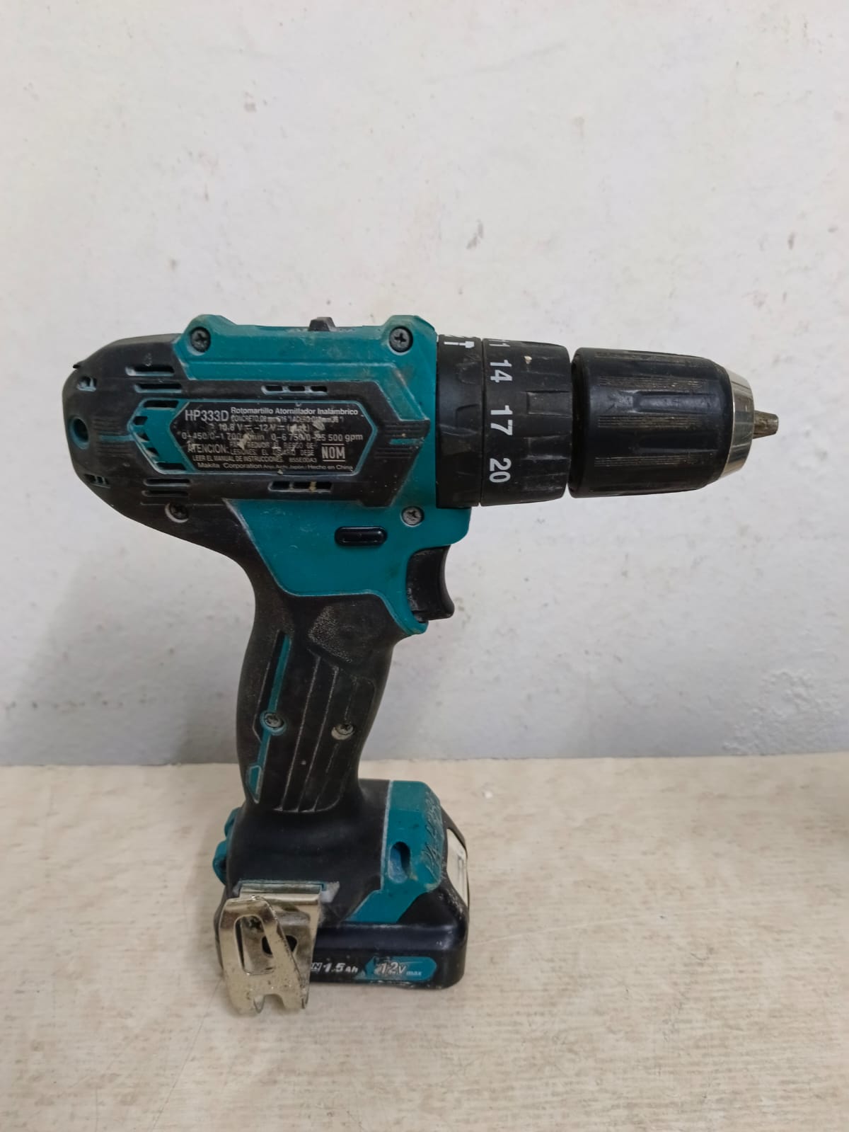Kit de taladros inalambricos MAKITA con cargador, usado