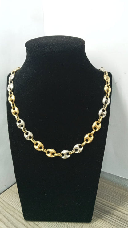 Cadena de oro 18k diseño moderno pesa 57.3 mide 35 cm
