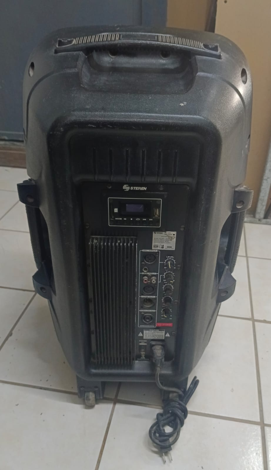 Bocina Amplificada STEREN baf1545, usado