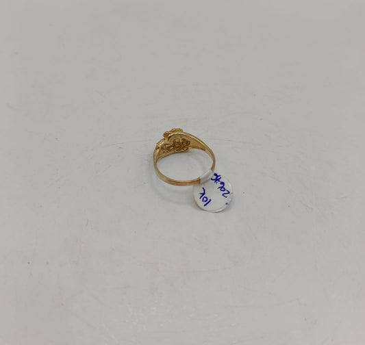 Anillo diseño de flor ORO 10k peso 2.4gr, usado