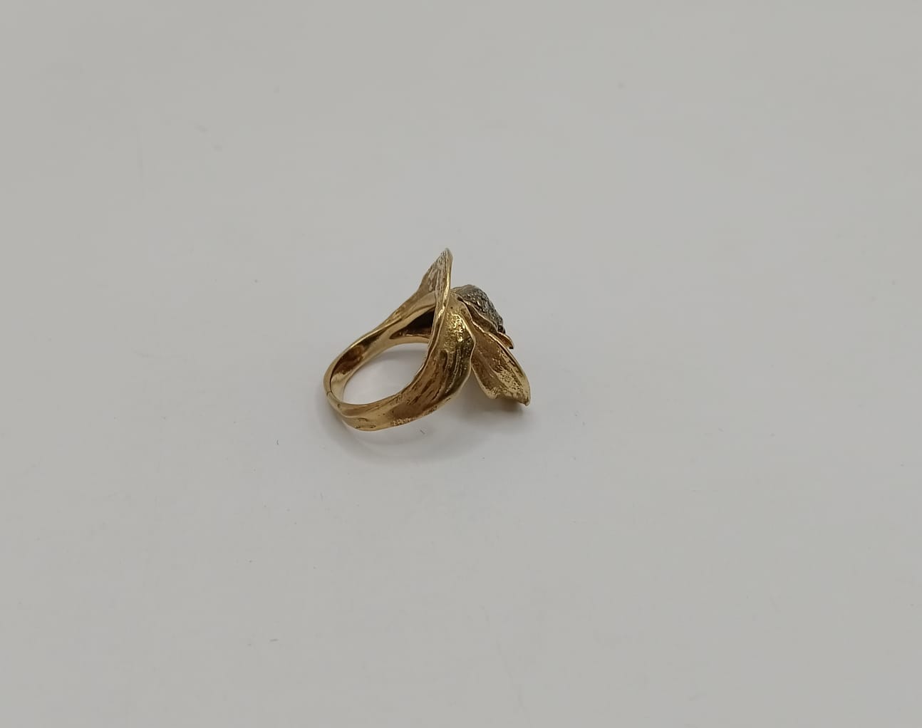 Anillo tipo concha ORO 18k peso 7.5gr, usado