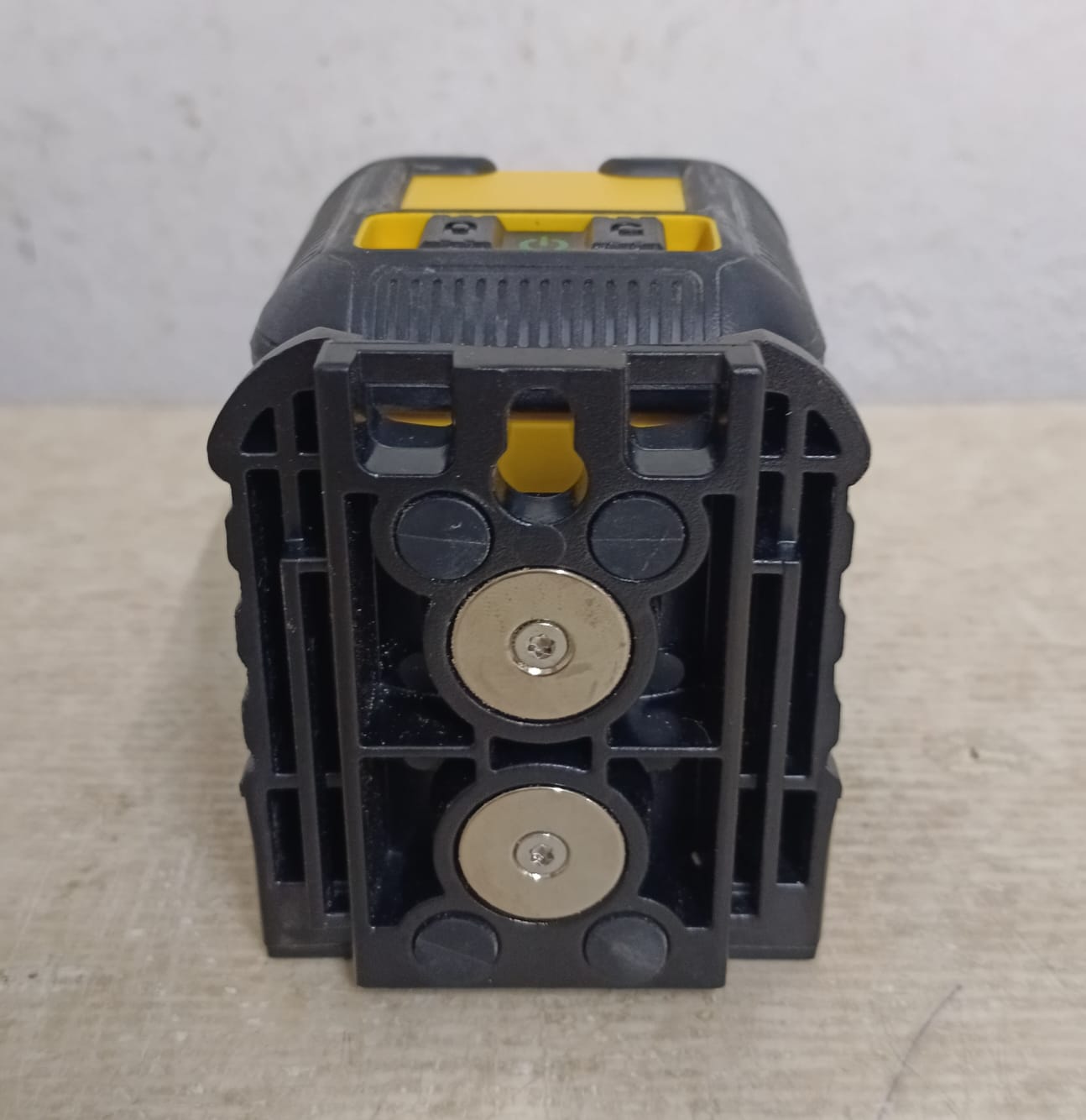 Nivel laser verde DEWALT DW08802CG, usado