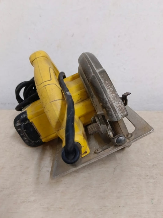 Sierra circular DEWALT dwe575-b3, usado