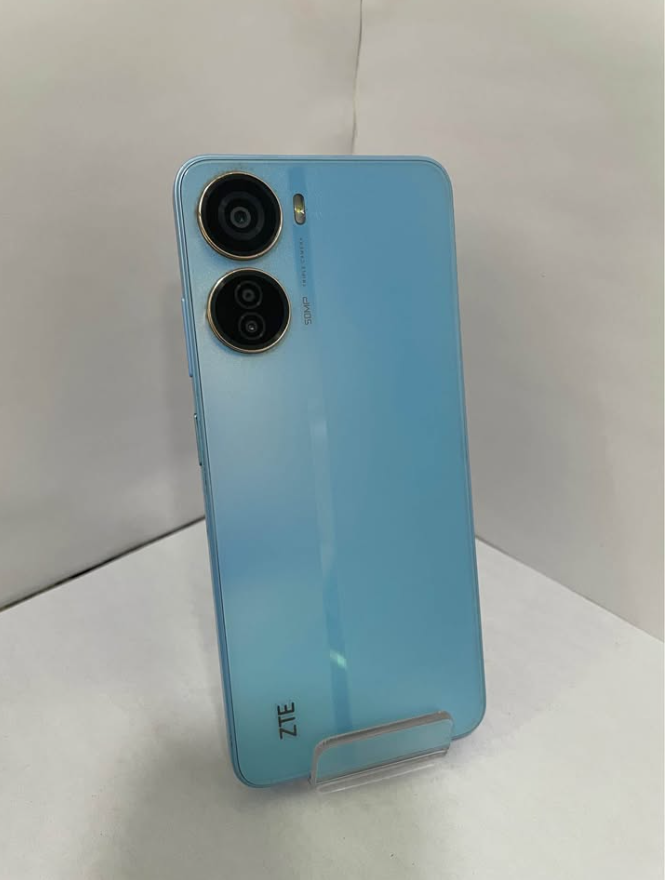 ZTE Axon 40 Lite | 128 GB • 4 GB RAM (Usado)