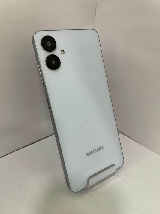 Galaxy A06 64 GB 4 RAM/ Usado