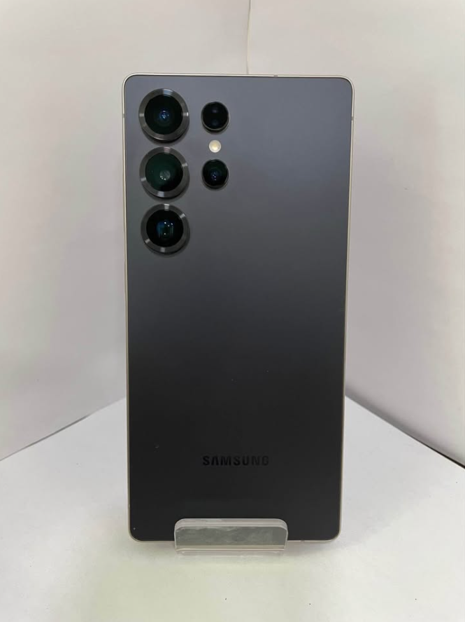 Samsung S25 Ultra 512GB / 12RAM – Usado