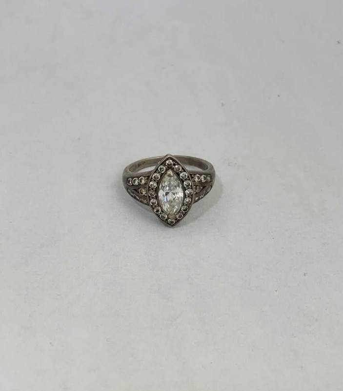 Anillo con Piedra Ovalada de Plata .925 – 5 g