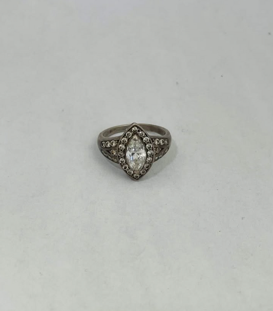 Anillo con Piedra Ovalada de Plata .925 – 5 g