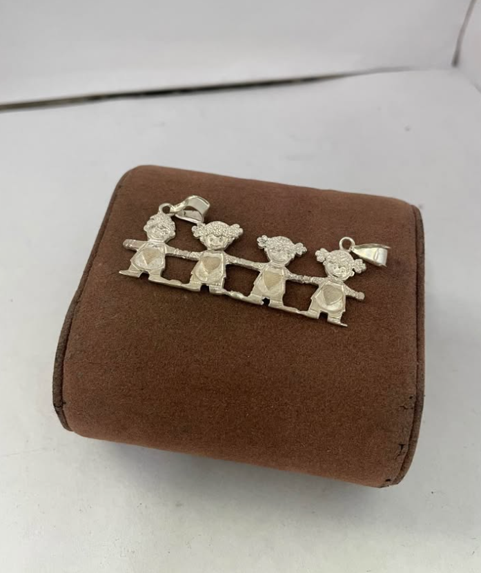 Dije de Plata 4 Niños