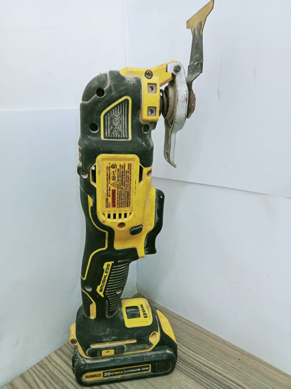 Multiherramienta Oscilante Inalámbrica 20v Máx Dewalt Dcs356-usada