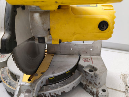 STANLEY Sierra de Inglete 10” 1650W SM16-B3 (Usada)