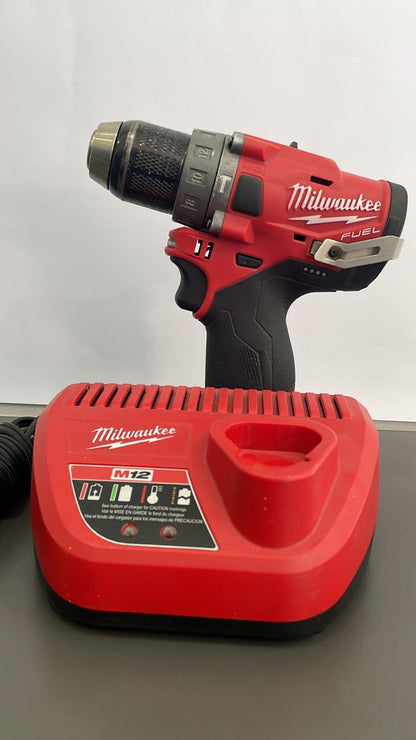 Taladro percutor M12 FUEL™ de 1/2″