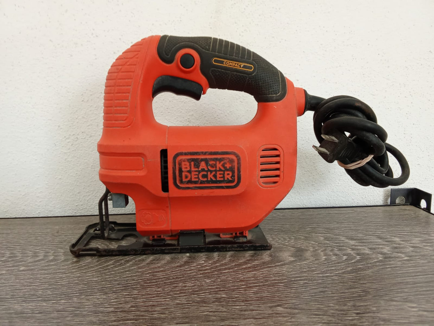 Sierra caladora Black and decker-usada