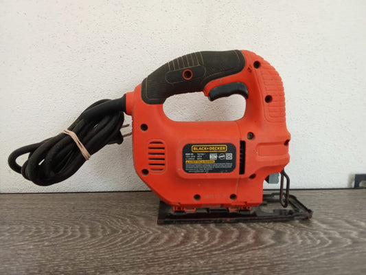 Sierra caladora Black and decker-usada