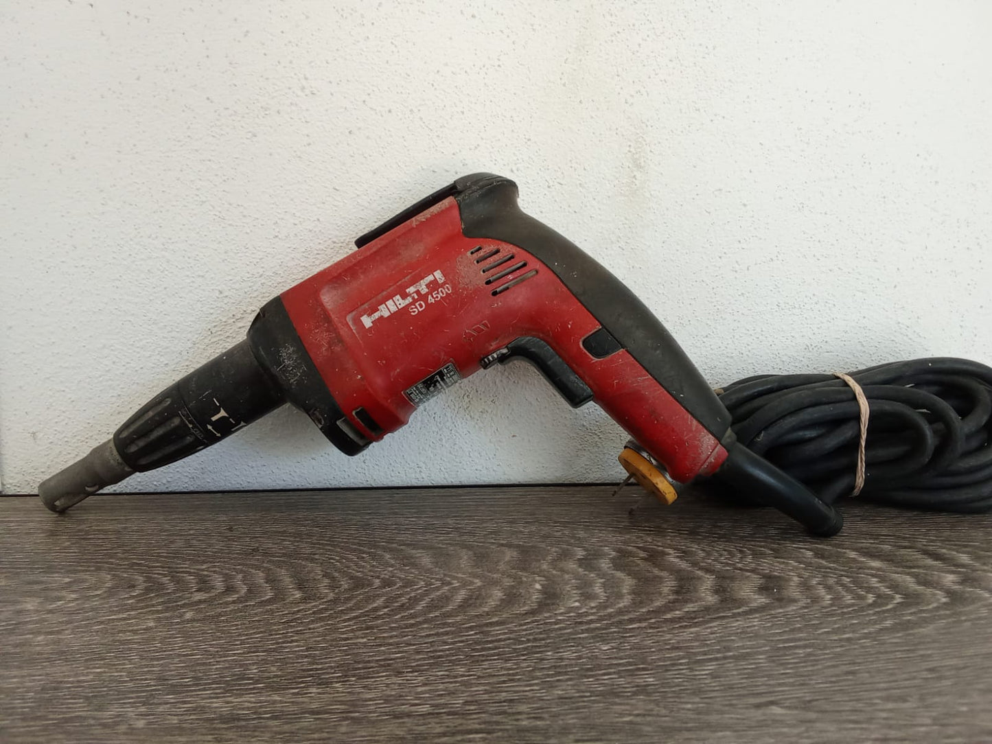 Atornillador alambrico HILTI