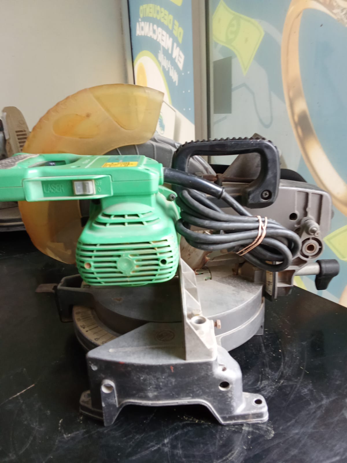 Sierra de inglete HITACHI-usada