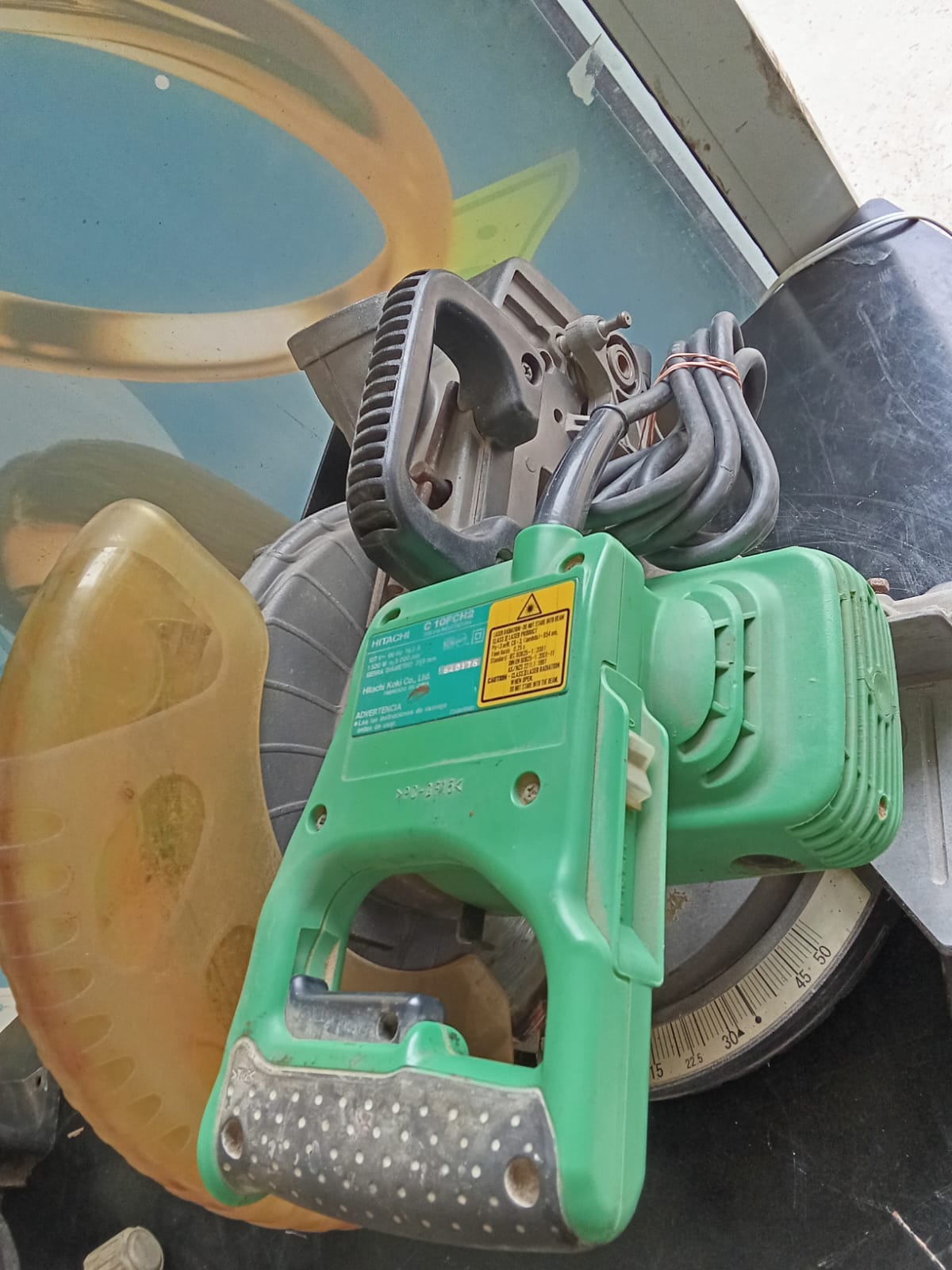 Sierra de inglete HITACHI-usada
