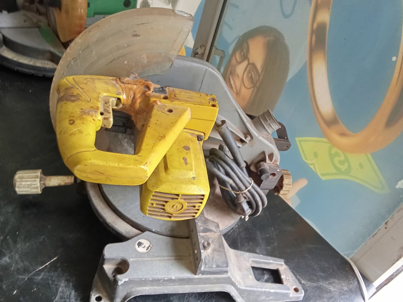 Sierra de inglete RYOBI-usada