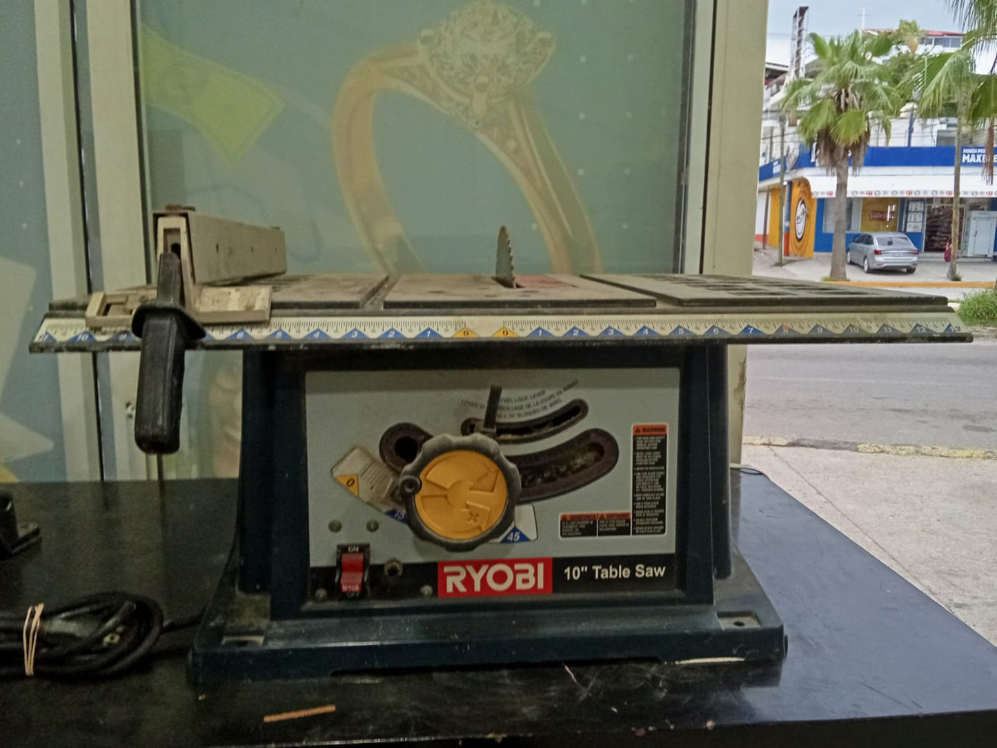 Sierra de banco RYOBI-usada