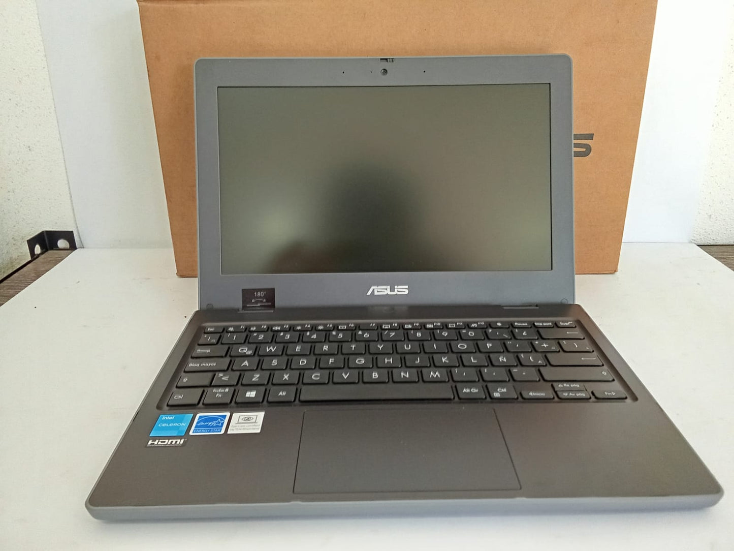 Laptop ASUS-seminuevo