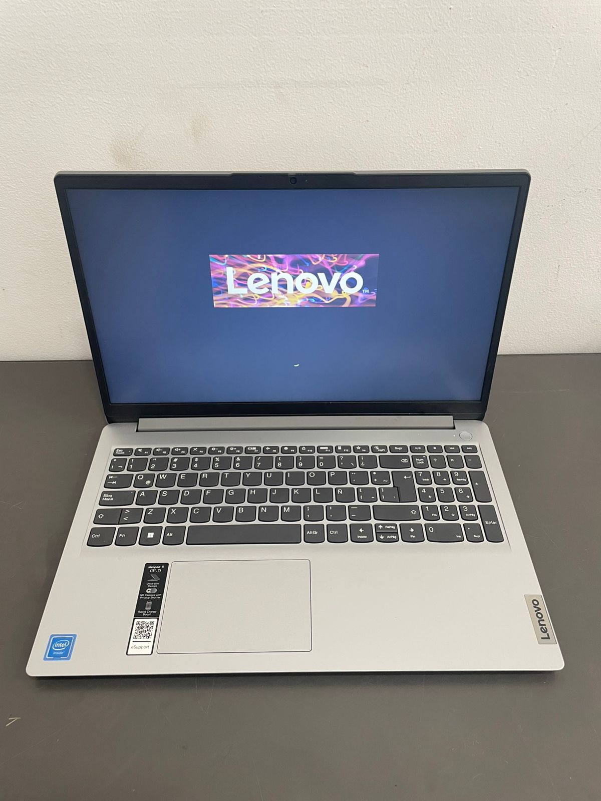 Laptop Lenovo – Intel Celeron / SSD 236 GB / 8 GB RAM