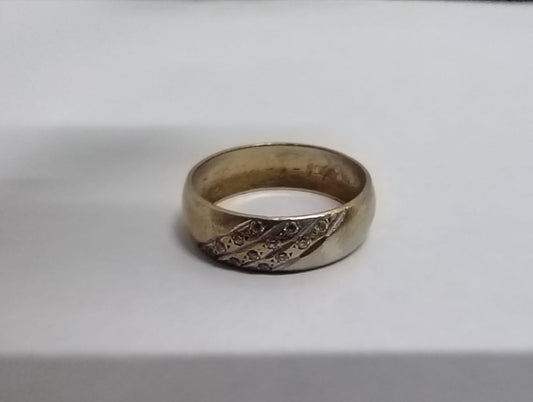 💍 ANILLO DE ORO 10K – 2.7 GRAMOS – DECORADO CON PIEDRAS (0.10g) – TALLA 15 ✨