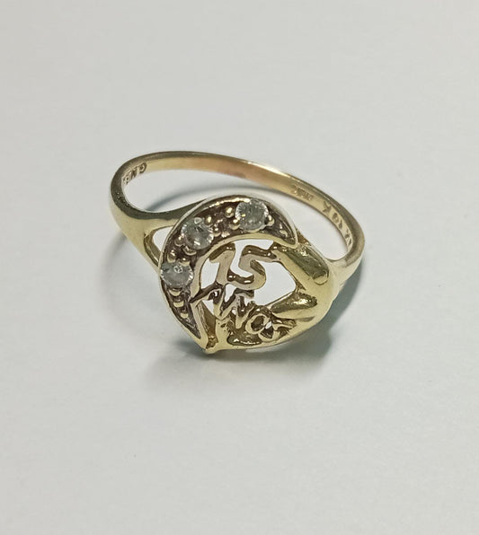 Anillo de 15 Años en Oro 10k con Corazón y Piedras Brillantes